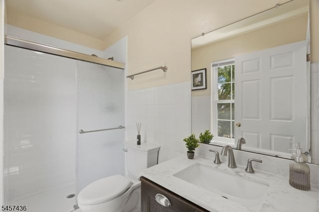 8 Ashley Ct, Franklin Twp., NJ 08873