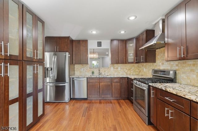 8 Ashley Ct, Franklin Twp., NJ 08873