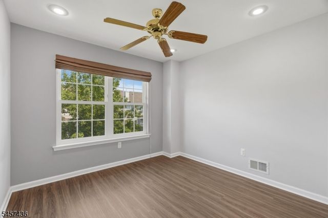 8 Ashley Ct, Franklin Twp., NJ 08873