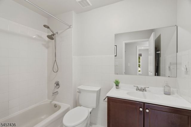 8 Ashley Ct, Franklin Twp., NJ 08873