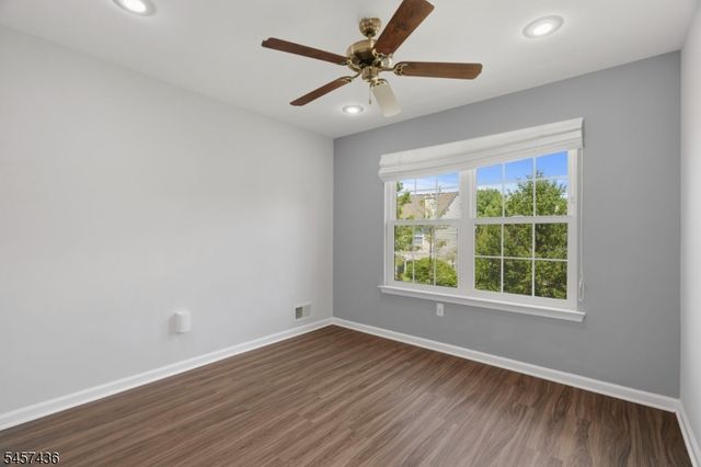 8 Ashley Ct, Franklin Twp., NJ 08873