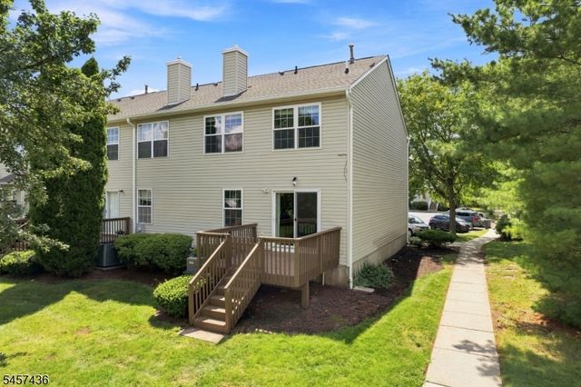 8 Ashley Ct, Franklin Twp., NJ 08873