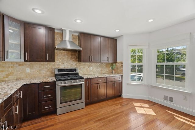 8 Ashley Ct, Franklin Twp., NJ 08873