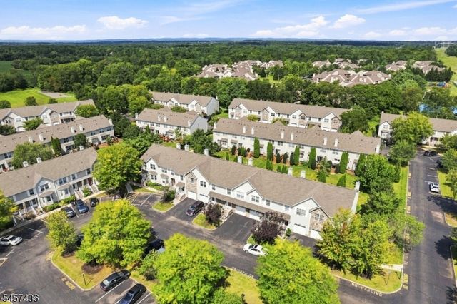 8 Ashley Ct, Franklin Twp., NJ 08873
