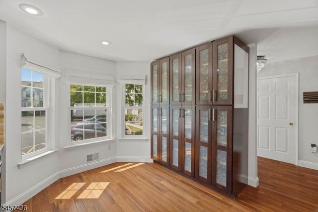 8 Ashley Ct, Franklin Twp., NJ 08873