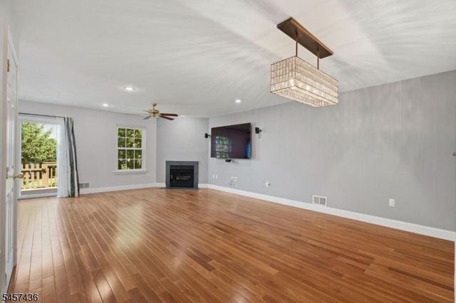 8 Ashley Ct, Franklin Twp., NJ 08873