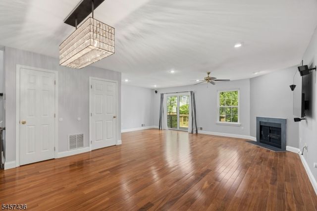 8 Ashley Ct, Franklin Twp., NJ 08873