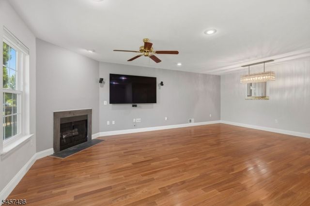 8 Ashley Ct, Franklin Twp., NJ 08873