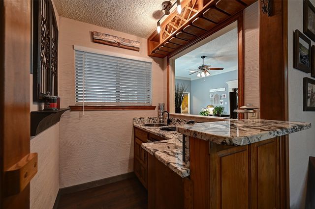 1916 Mill Run Drive, Arlington, TX 76006