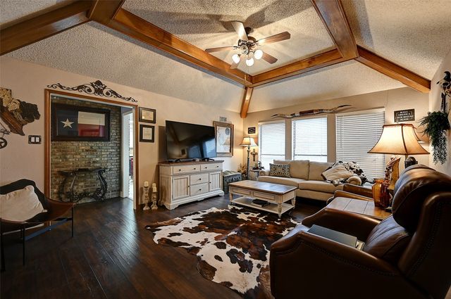 1916 Mill Run Drive, Arlington, TX 76006