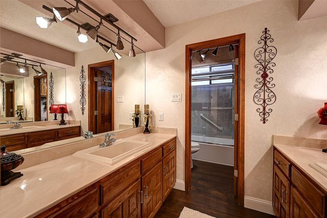 1916 Mill Run Drive, Arlington, TX 76006