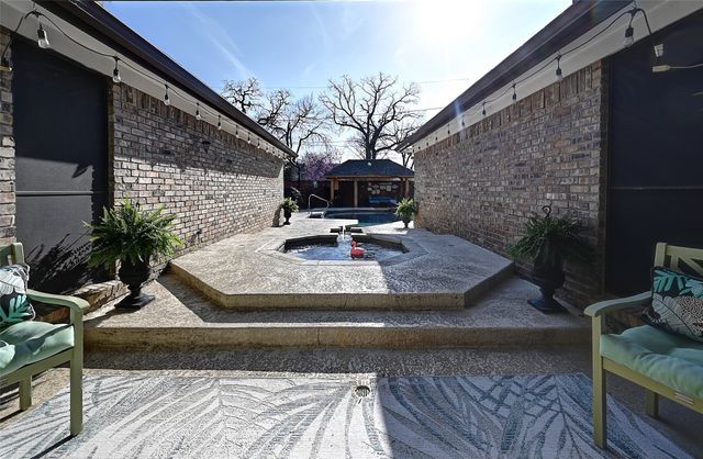 1916 Mill Run Drive, Arlington, TX 76006