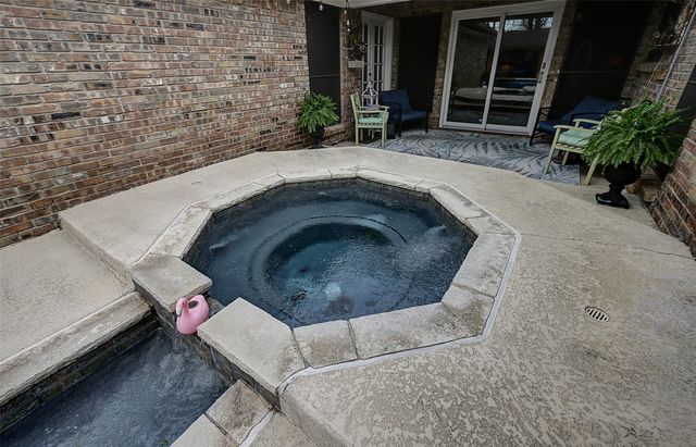 1916 Mill Run Drive, Arlington, TX 76006