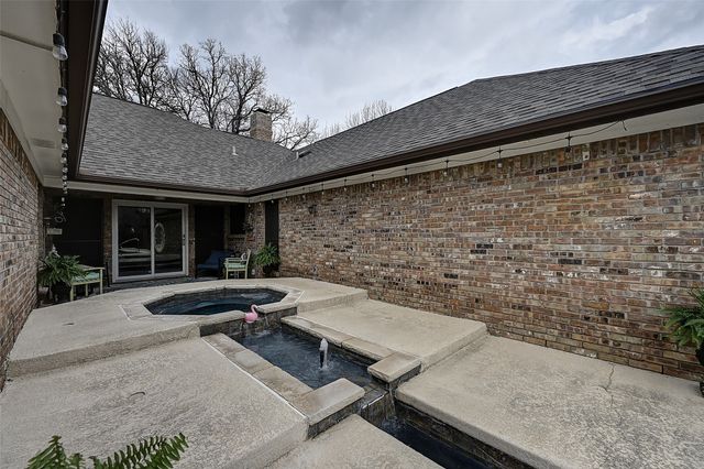 1916 Mill Run Drive, Arlington, TX 76006
