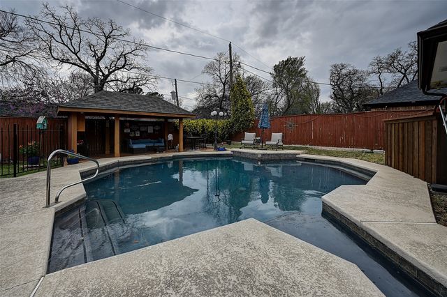 1916 Mill Run Drive, Arlington, TX 76006