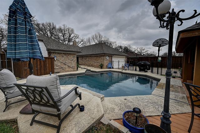 1916 Mill Run Drive, Arlington, TX 76006
