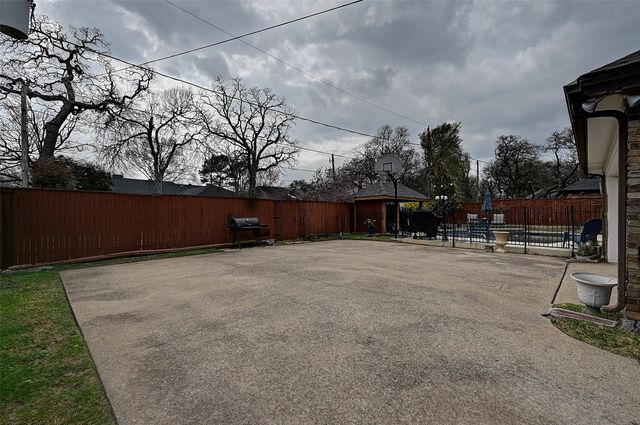 1916 Mill Run Drive, Arlington, TX 76006