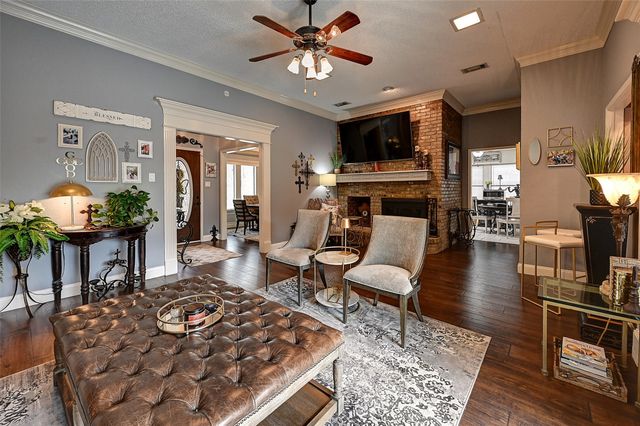 1916 Mill Run Drive, Arlington, TX 76006