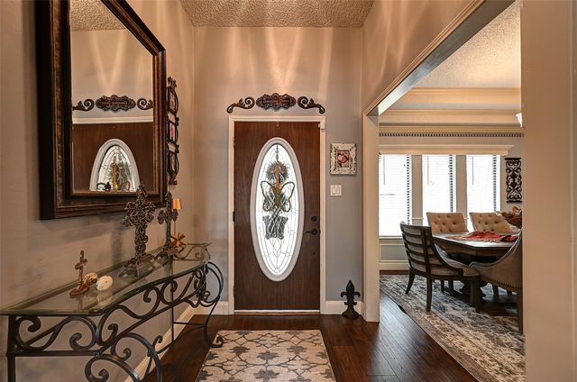 1916 Mill Run Drive, Arlington, TX 76006