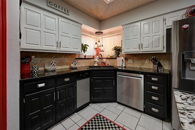 1916 Mill Run Drive, Arlington, TX 76006