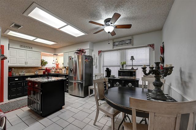 1916 Mill Run Drive, Arlington, TX 76006