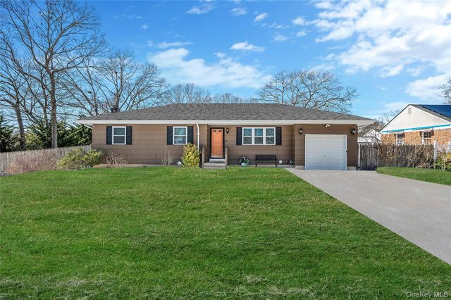 126 Floyd Road, Shirley, NY 11967