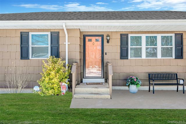 126 Floyd Road, Shirley, NY 11967