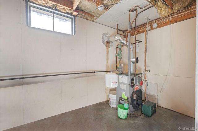 126 Floyd Road, Shirley, NY 11967