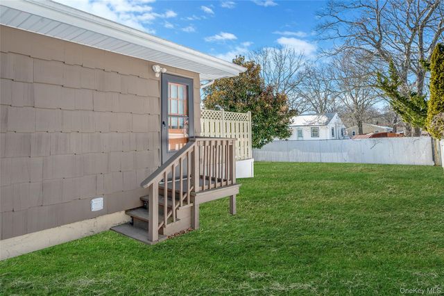 126 Floyd Road, Shirley, NY 11967