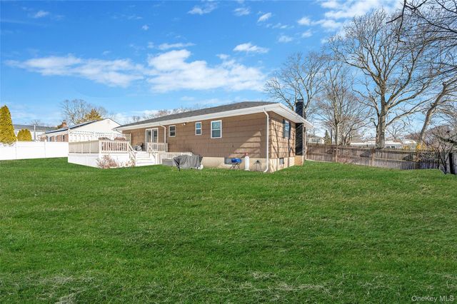 126 Floyd Road, Shirley, NY 11967