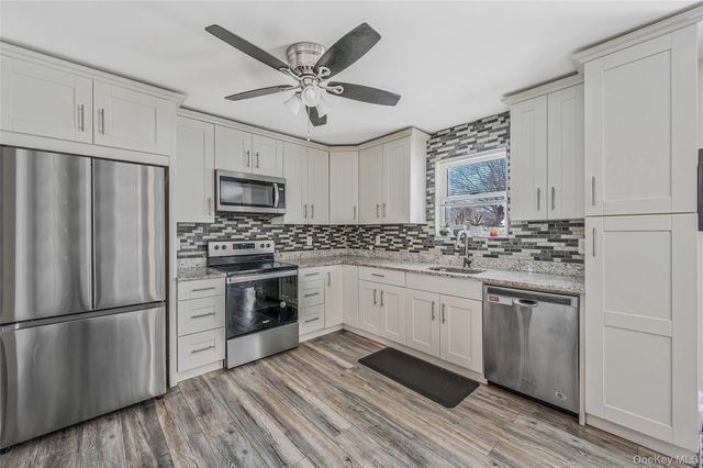 126 Floyd Road, Shirley, NY 11967