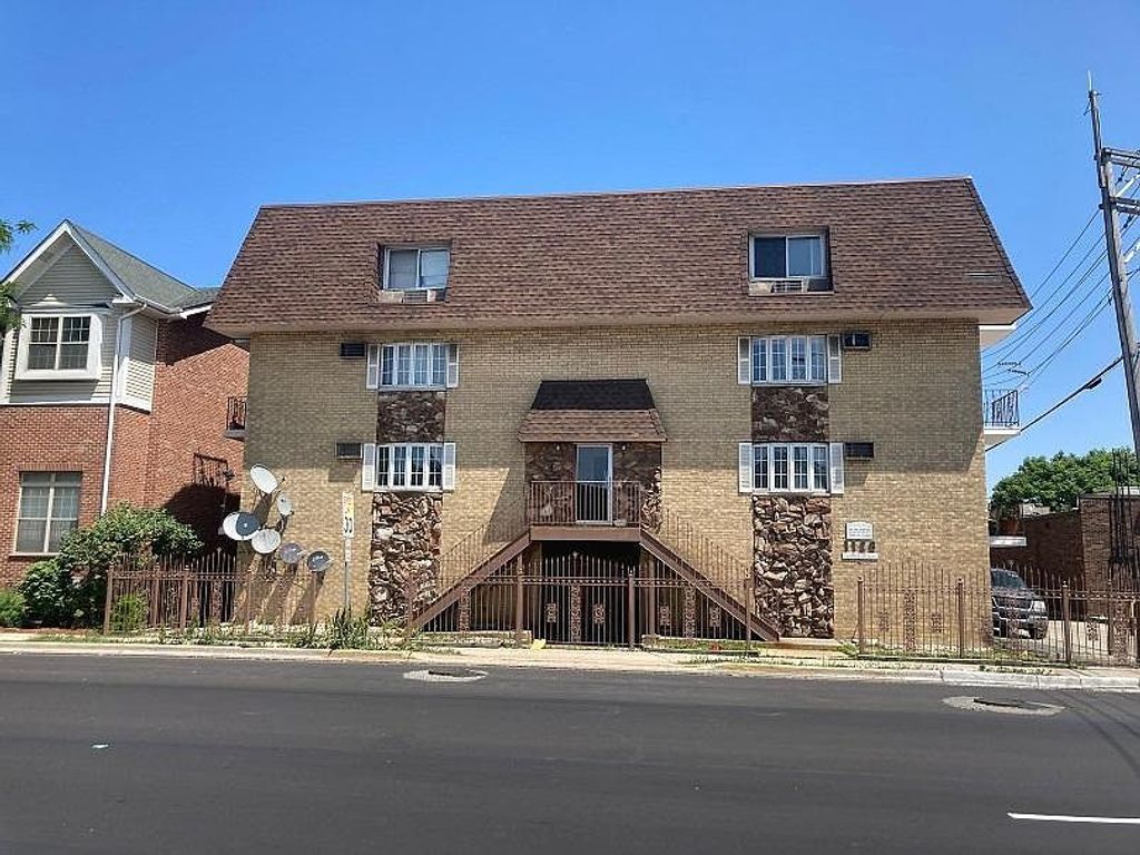 1128 Des Plaines Avenue 304, Forest Park, IL 60130