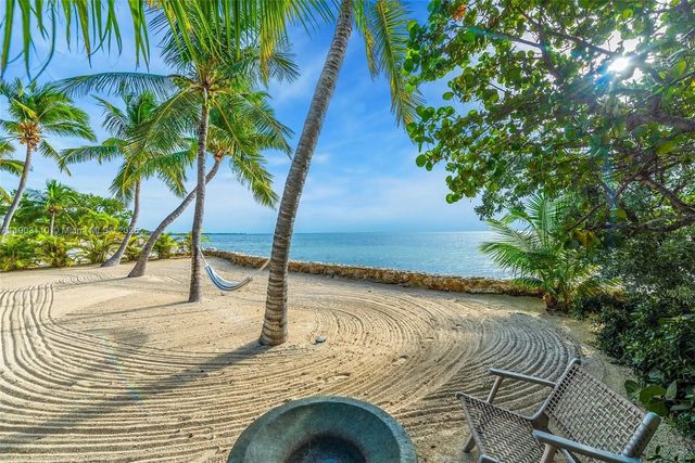 60 Ocean Front Dr, Key Largo, FL 33037