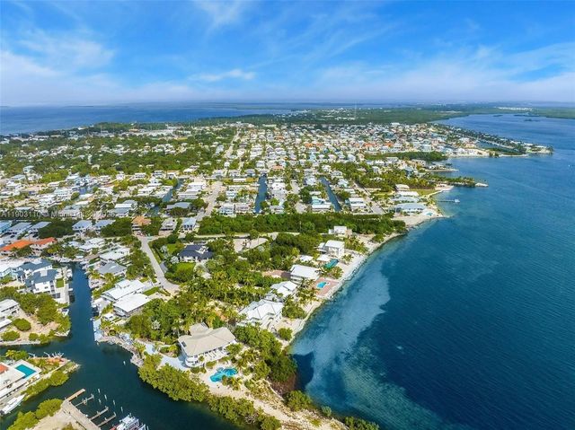 60 Ocean Front Dr, Key Largo, FL 33037