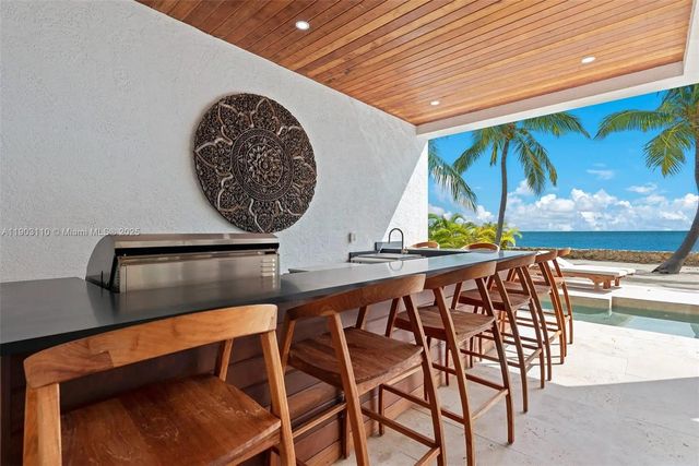 60 Ocean Front Dr, Key Largo, FL 33037