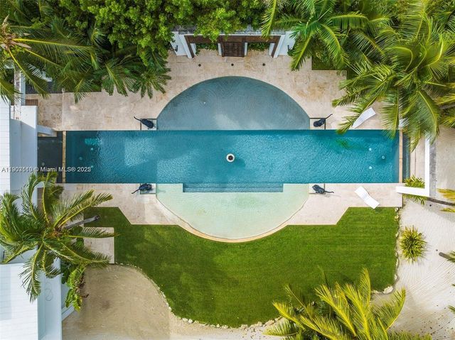 60 Ocean Front Dr, Key Largo, FL 33037