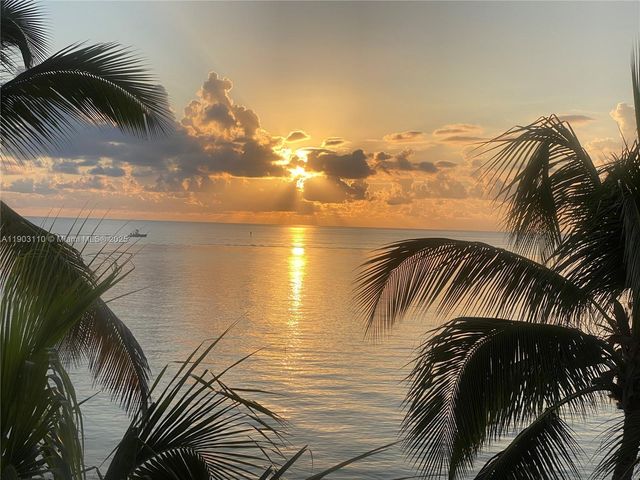 60 Ocean Front Dr, Key Largo, FL 33037