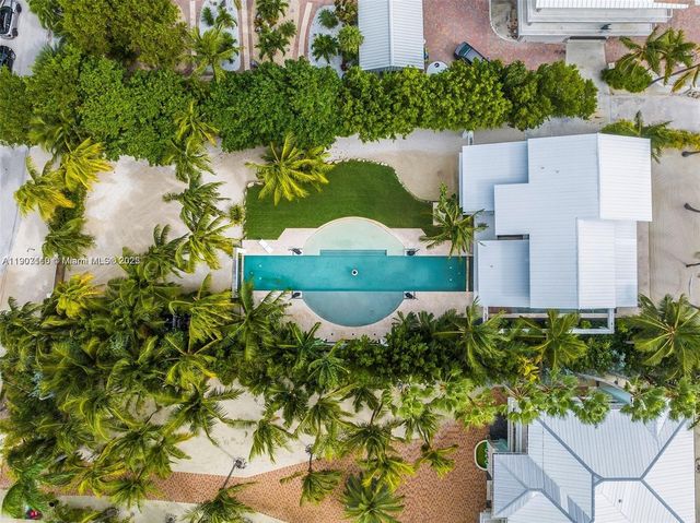 60 Ocean Front Dr, Key Largo, FL 33037