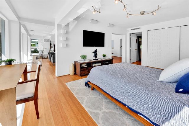 60 Ocean Front Dr, Key Largo, FL 33037