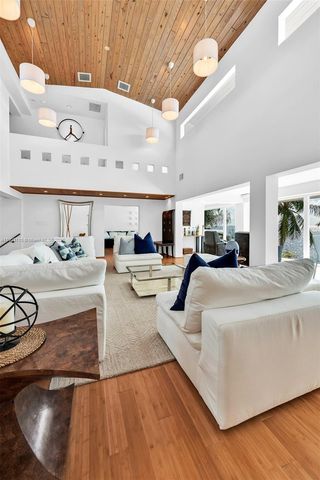 60 Ocean Front Dr, Key Largo, FL 33037