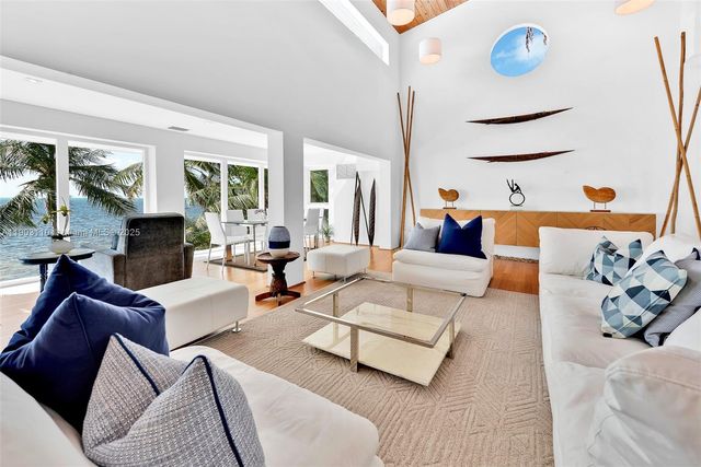 60 Ocean Front Dr, Key Largo, FL 33037