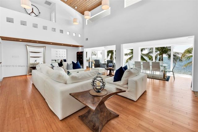 60 Ocean Front Dr, Key Largo, FL 33037