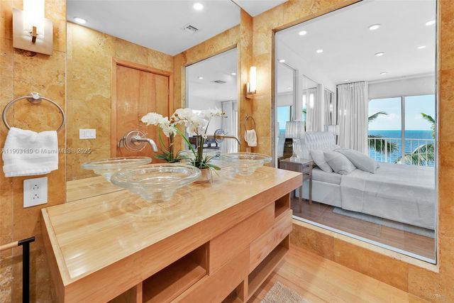 60 Ocean Front Dr, Key Largo, FL 33037