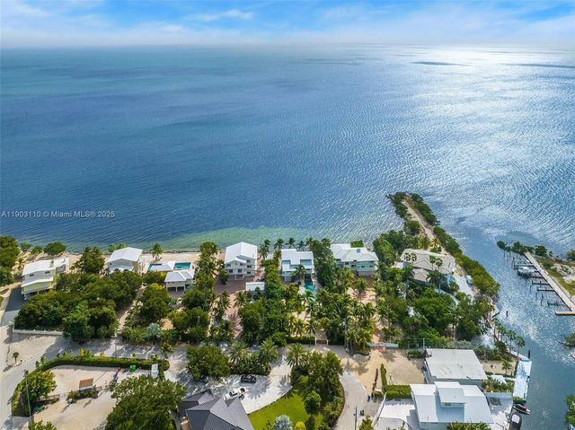 60 Ocean Front Dr, Key Largo, FL 33037