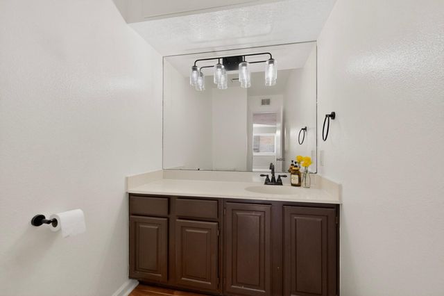 5405 Overlook Drive NE, Albuquerque, NM 87111
