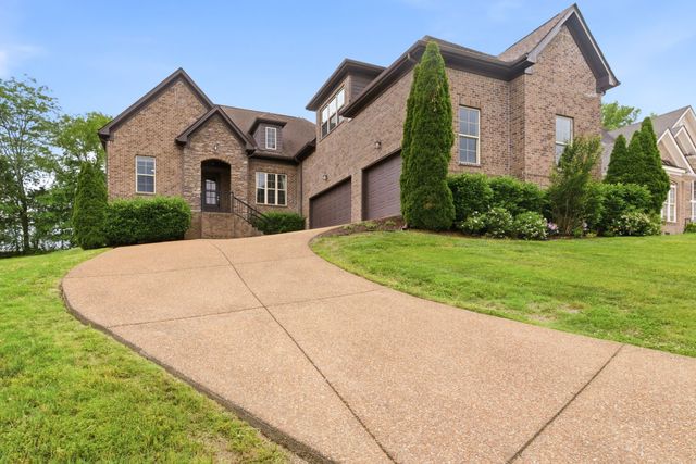 1038 Island Brook Dr, Hendersonville, TN 37075