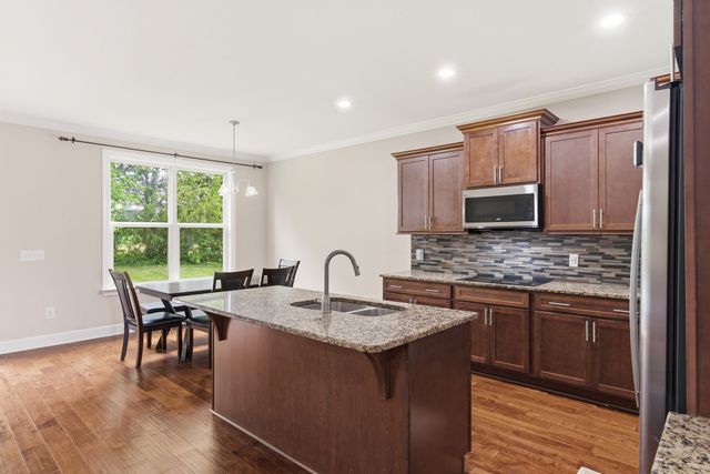 1038 Island Brook Dr, Hendersonville, TN 37075