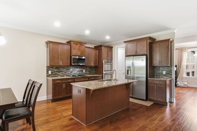 1038 Island Brook Dr, Hendersonville, TN 37075