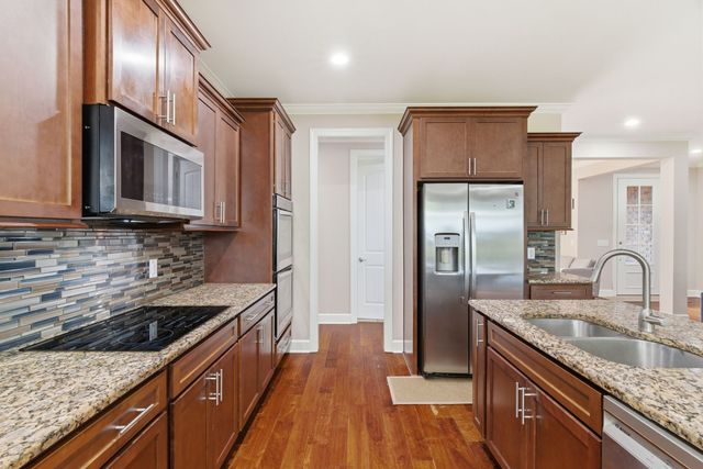 1038 Island Brook Dr, Hendersonville, TN 37075
