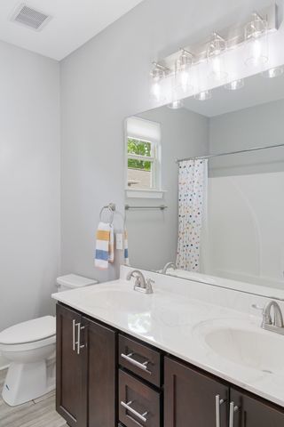 1038 Island Brook Dr, Hendersonville, TN 37075